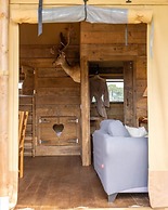 Luxury Safari Lodge Surrounded by Deer!! 'fallow'