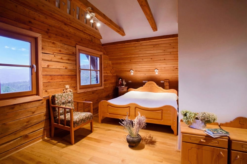 Chalet Podgorje With Pool