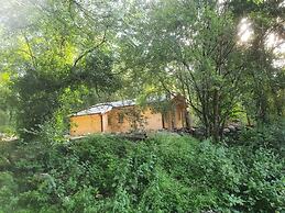 Log Cabin on the Lake - Sleeps 4 & Jacuzzi