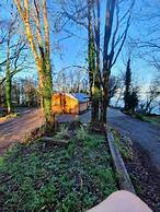 Log Cabin on the Lake - Sleeps 4 & Jacuzzi