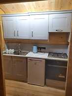 Log Cabin on the Lake - Sleeps 4 & Jacuzzi
