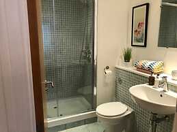 Remarkable 2 Bed Apartment in Edinburgh