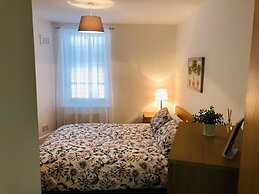 Remarkable 2 Bed Apartment in Edinburgh