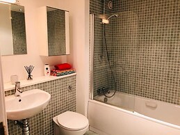Remarkable 2 Bed Apartment in Edinburgh