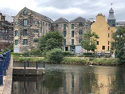 Remarkable 2 Bed Apartment in Edinburgh