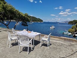 Beach Front Villa a Stone Throw Away From the sea