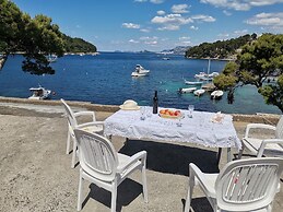 Beach Front Villa a Stone Throw Away From the sea