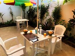 Adroit Beach Inn