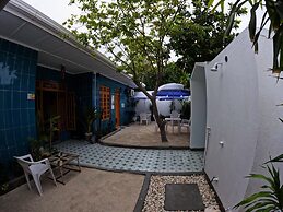 Adroit Beach Inn