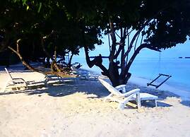 Adroit Beach Inn