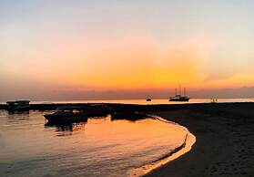 Adroit Beach Inn