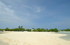 Adroit Beach Inn