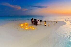 Adroit Beach Inn