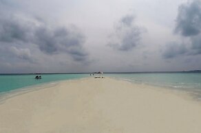 Adroit Beach Inn
