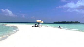 Adroit Beach Inn