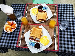 Adroit Beach Inn