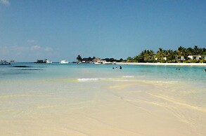 Adroit Beach Inn