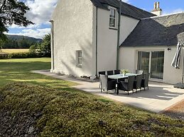Darris Farmhouse