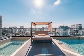 Regatta Living Hotel