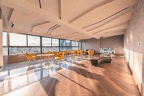 Regatta Living Hotel