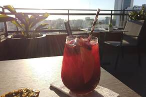 Regatta Living Hotel