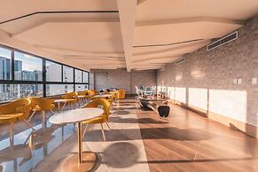 Regatta Living Hotel