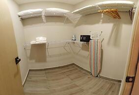 Regatta Living Hotel
