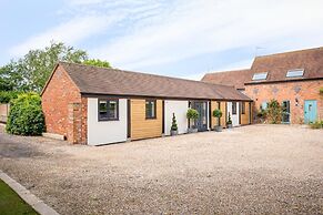 Cotswold Barn Conversion With Private Hot Tub