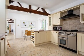 Cotswold Barn Conversion With Private Hot Tub