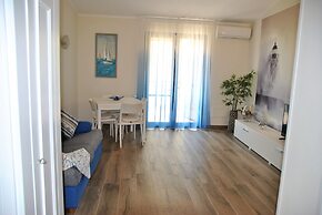 Dinky Home Air-conditioned Penthouse With sea View Terrace