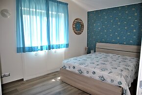 Dinky Home Air-conditioned Penthouse With sea View Terrace