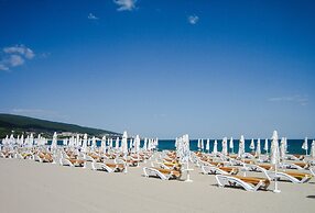 Sunny Beach Retreat - 2-bedroom Apartment
