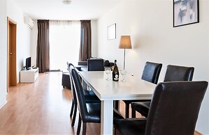 Sunny Beach Retreat - 2-bedroom Apartment