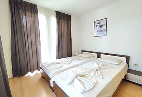 Sunny Beach Retreat - 2-bedroom Apartment
