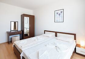 Sunny Beach Retreat - 2-bedroom Apartment