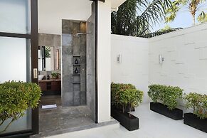 Villa Jamalu by Nakula