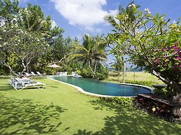 Sungai Tinggi Beach Villa