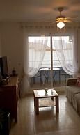 Apt - Sleeps 4 - Balcony - Communal Pool