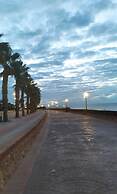Apt - Sleeps 4 - Balcony - Communal Pool