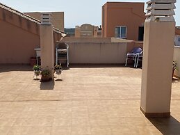 Apt - Sleeps 4 - Balcony - Communal Pool