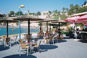 Apt - Sleeps 4 - Balcony - Communal Pool