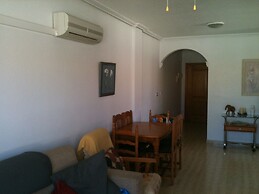 Apt - Sleeps 4 - Balcony - Communal Pool