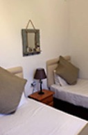 Apt - Sleeps 4 - Balcony - Communal Pool