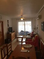 Apt - Sleeps 4 - Balcony - Communal Pool