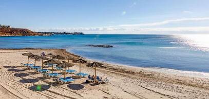 Apt - Sleeps 4 - Balcony - Communal Pool
