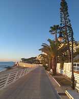 Apt - Sleeps 4 - Balcony - Communal Pool
