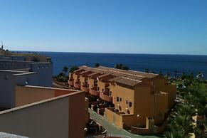 Apt - Sleeps 4 - Balcony - Communal Pool