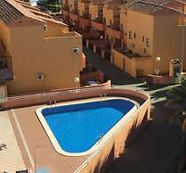 Apt - Sleeps 4 - Balcony - Communal Pool