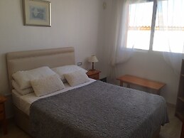 Apt - Sleeps 4 - Balcony - Communal Pool