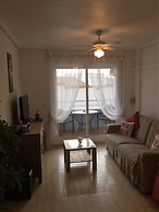 Apt - Sleeps 4 - Balcony - Communal Pool